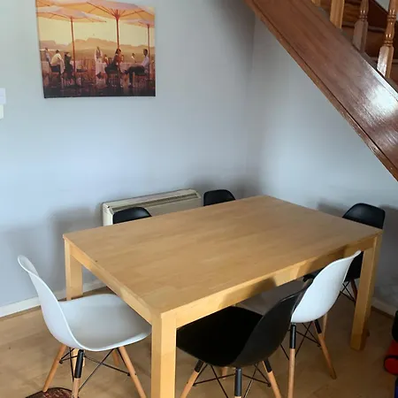 Spacious 4bed Duplex In Newcastle 골웨이