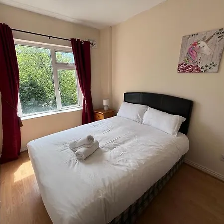 Spacious 4bed Duplex In Newcastle * Galway